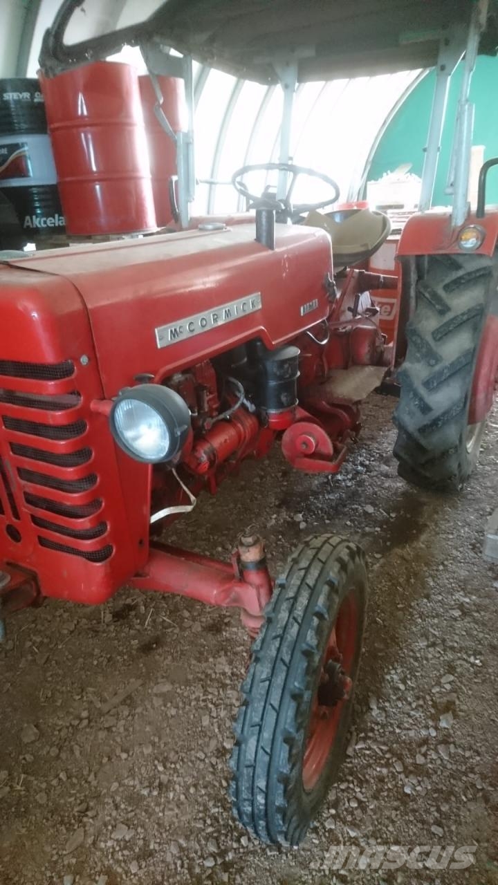 McCormick IHC D-326 Traktory