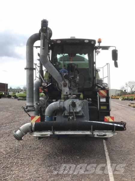 CLAAS XERION 3800 SADDLE TRAC Трактори