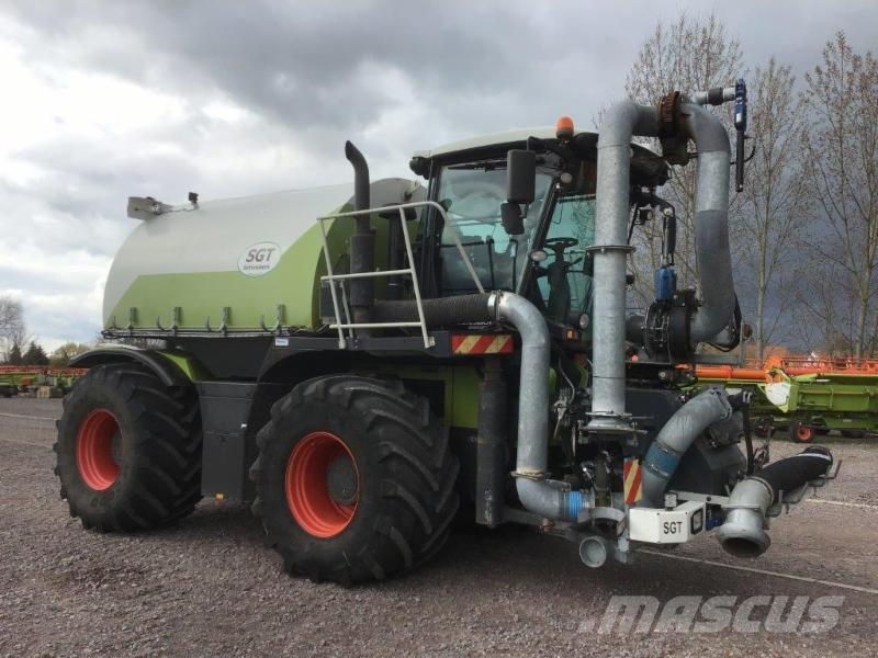 CLAAS XERION 3800 SADDLE TRAC Трактори