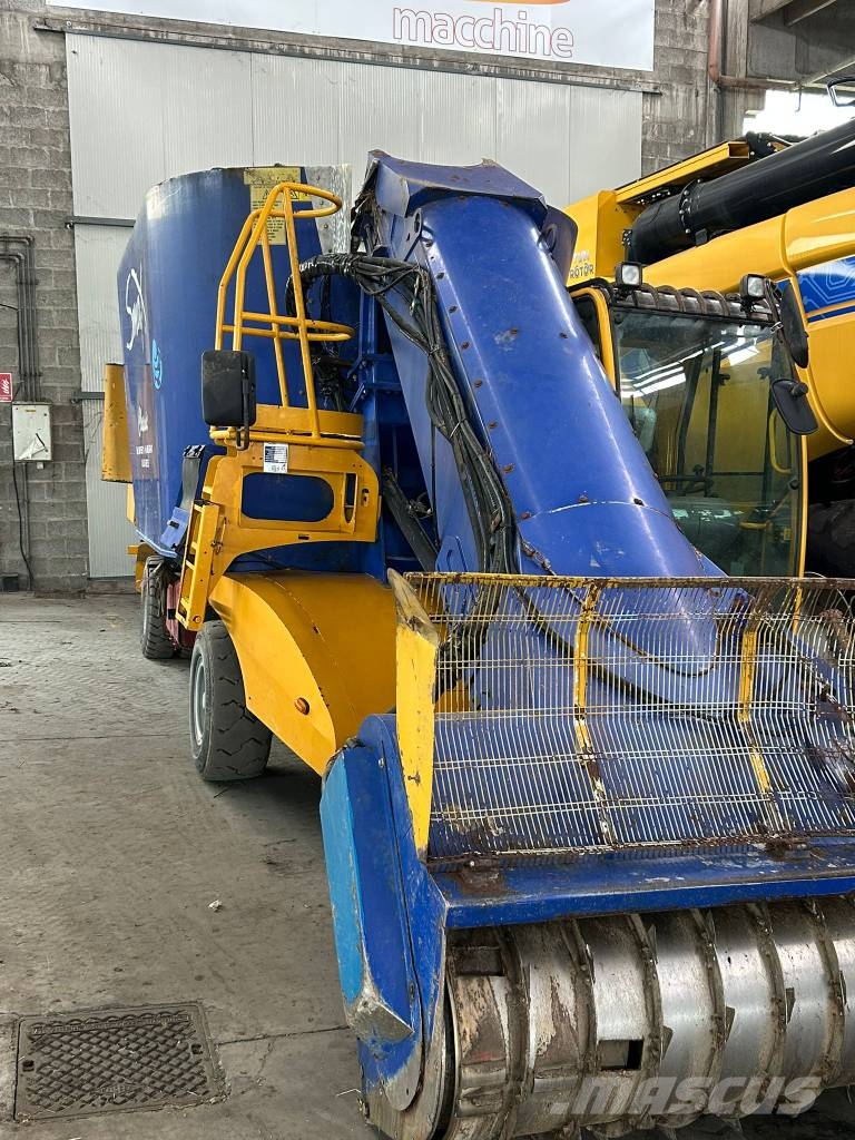 Smax Classic 240 Pašarų maišytuvai-dalytuvai