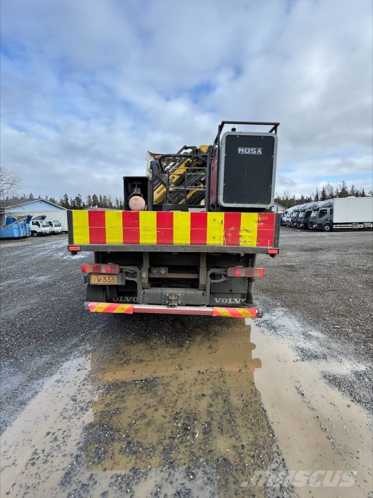 Volvo FH 13 6x2 Vlakke laadvloer met kraan