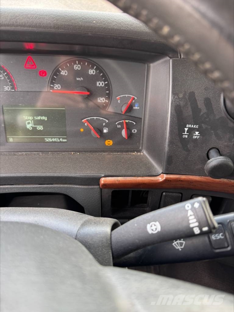 Volvo FH 13 6x2 Vlakke laadvloer met kraan