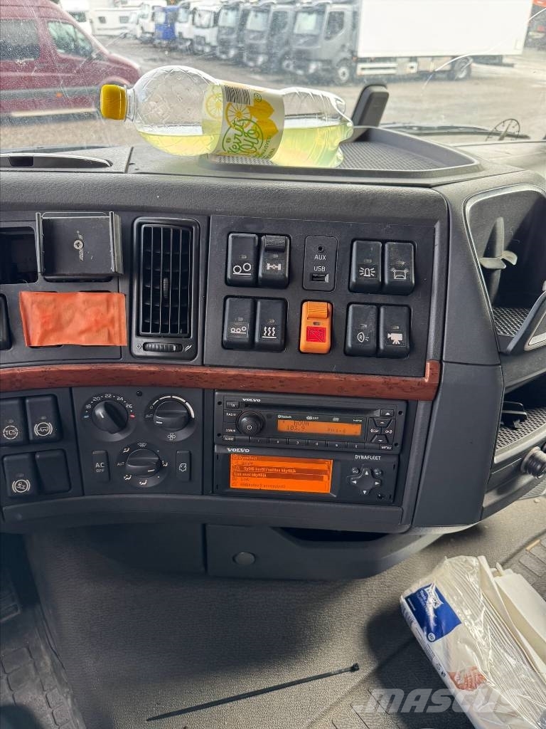Volvo FH 13 6x2 Vlakke laadvloer met kraan