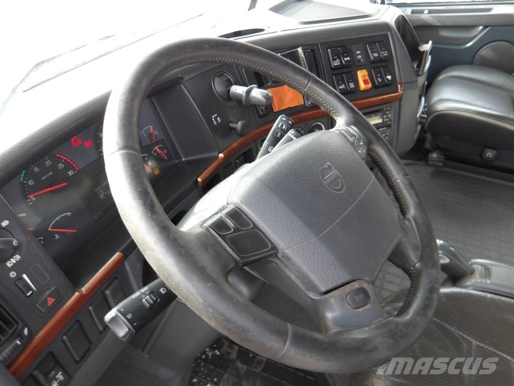 Volvo FH 13 6x2 Vlakke laadvloer met kraan