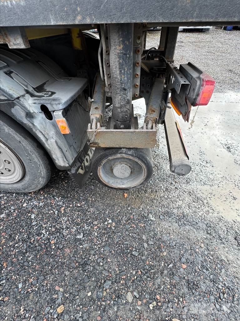 Volvo FH 13 6x2 Vlakke laadvloer met kraan