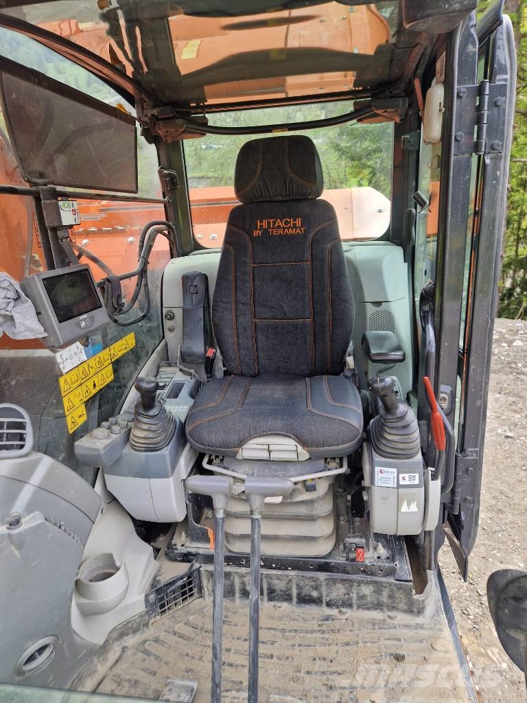Hitachi ZX 225 US LC-6 Pelle sur chenilles