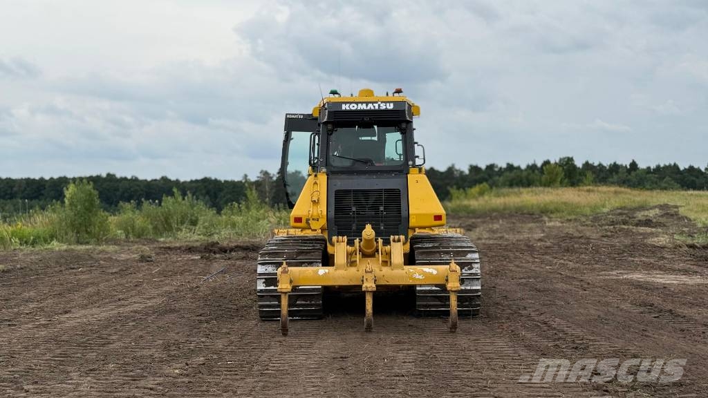 Komatsu D 61 PXi-24 بلدوزرات مجنزرة