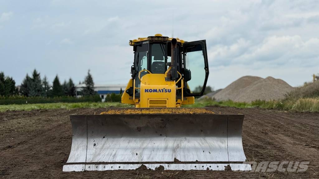 Komatsu D 61 PXi-24 بلدوزرات مجنزرة