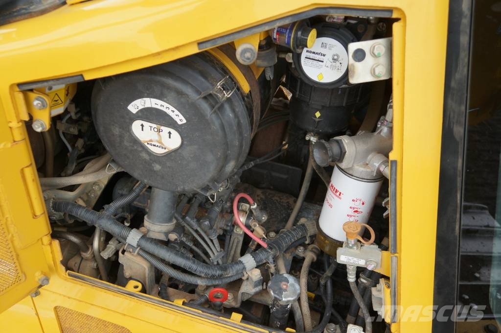 Komatsu D 61 PXi-24 بلدوزرات مجنزرة