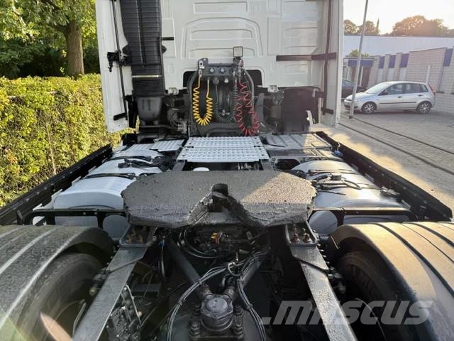 Volvo FH 500 Globetrotter / 2 x Tank / Euro6 Tractor Units
