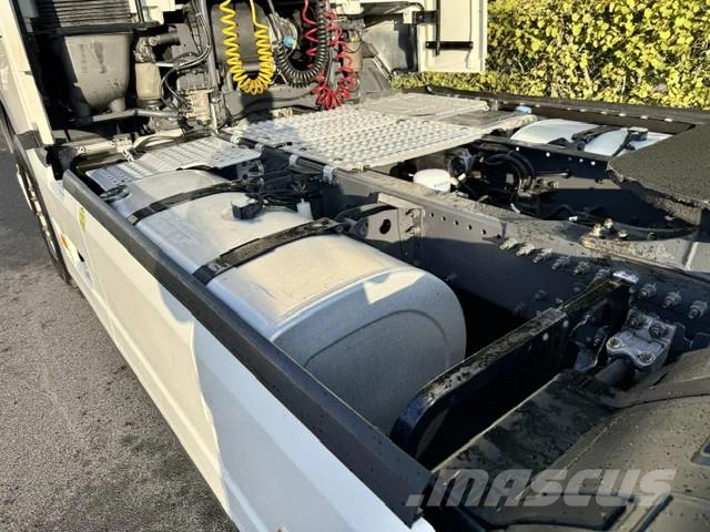 Volvo FH 500 Globetrotter / 2 x Tank / Euro6 Tractor Units
