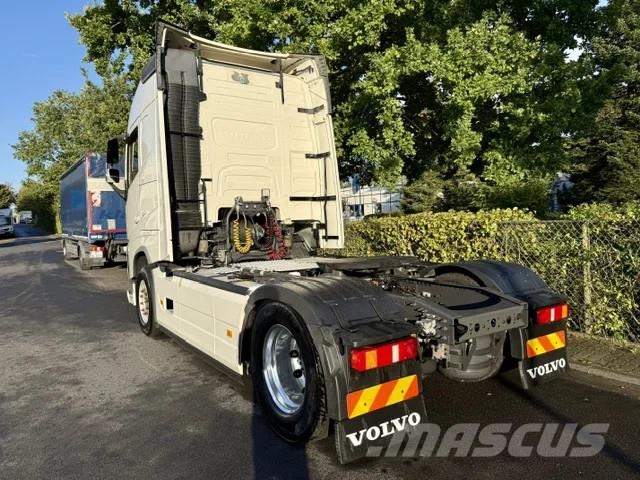 Volvo FH 500 Globetrotter / 2 x Tank / Euro6 Tractor Units