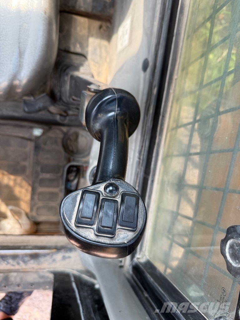 CASE SR 175 Skid steer mini nakladalci
