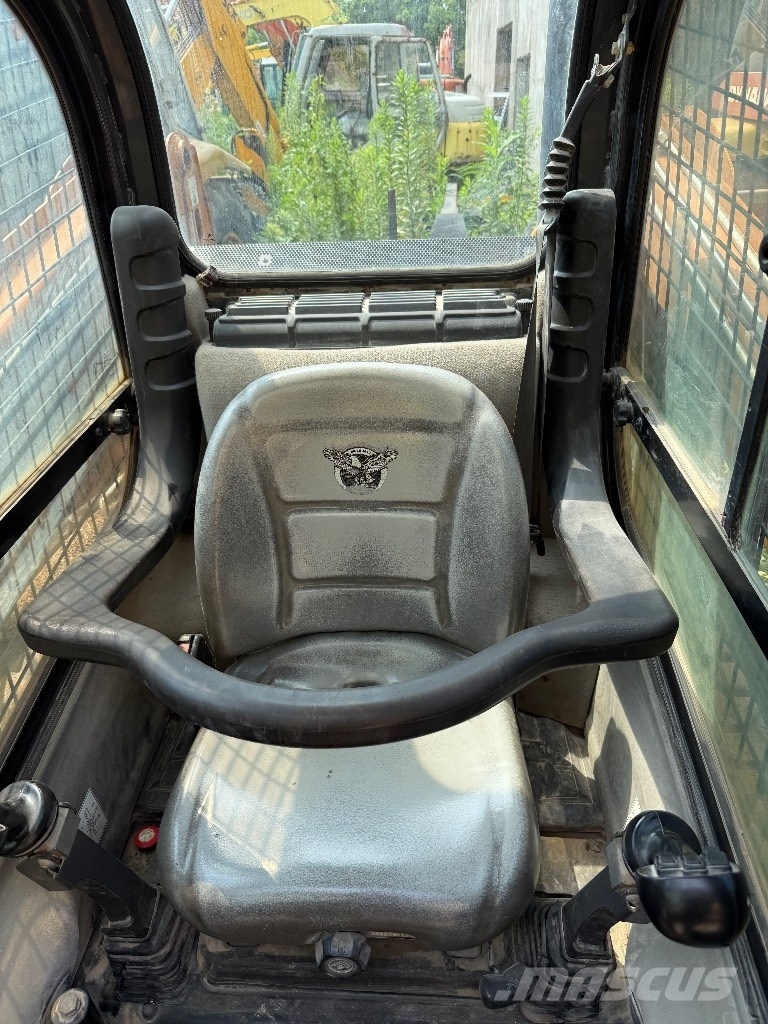 CASE SR 175 Skid steer mini nakladalci
