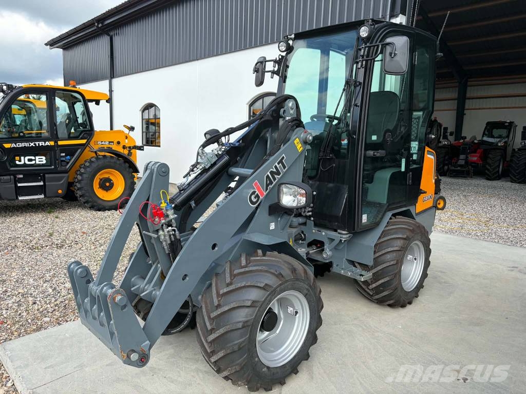 GiANT G 2300 HD Mini loaders