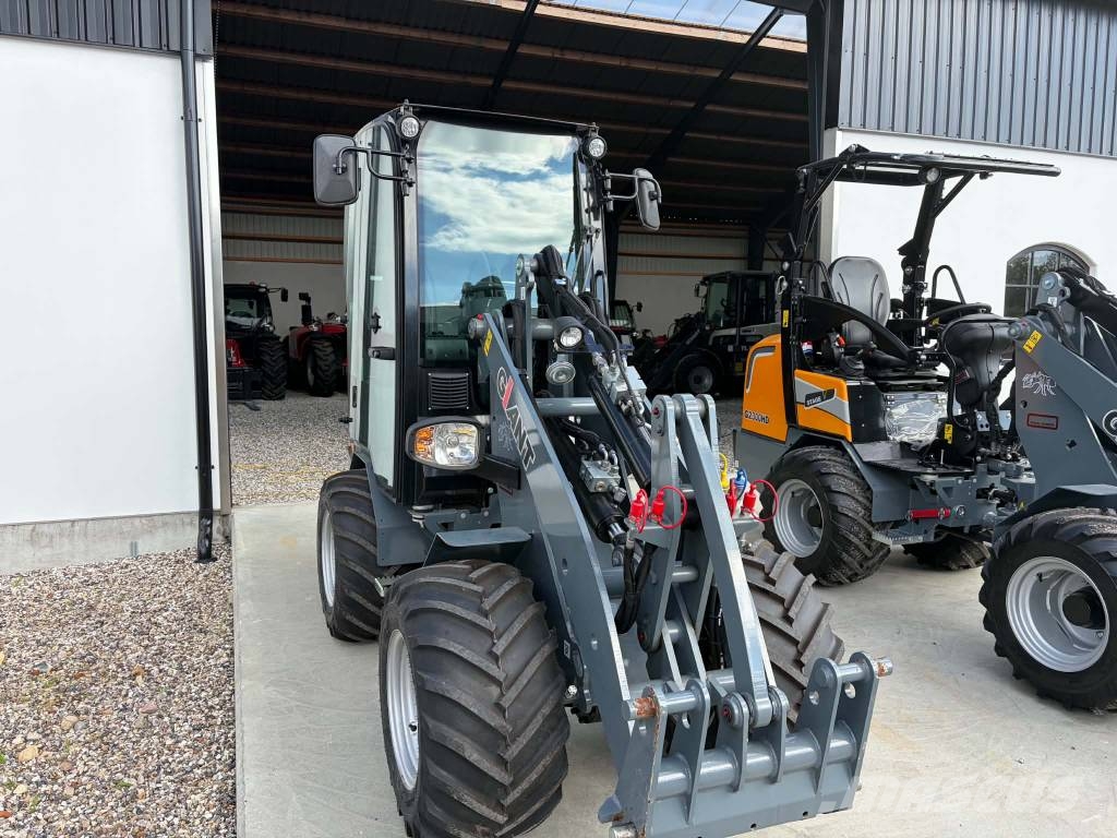 GiANT G 2300 HD Mini loaders