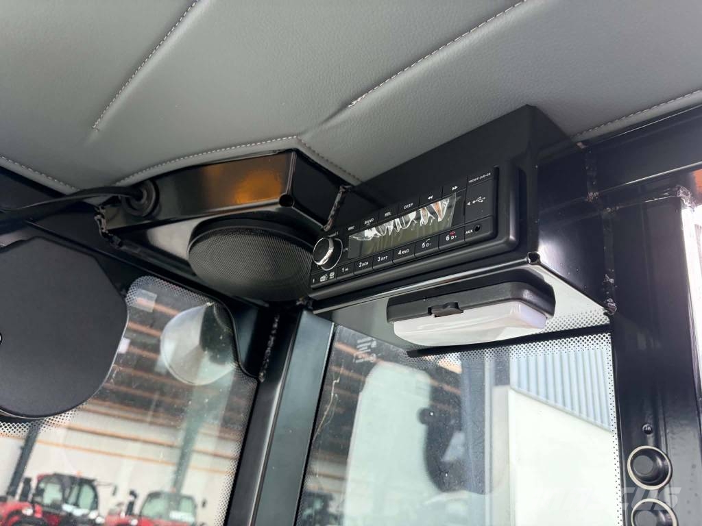 GiANT G 2300 HD Mini loaders
