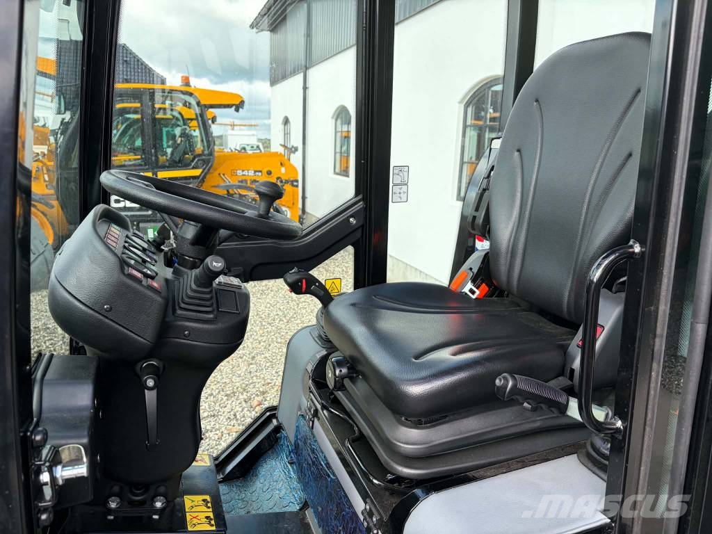 GiANT G 2300 HD Mini loaders