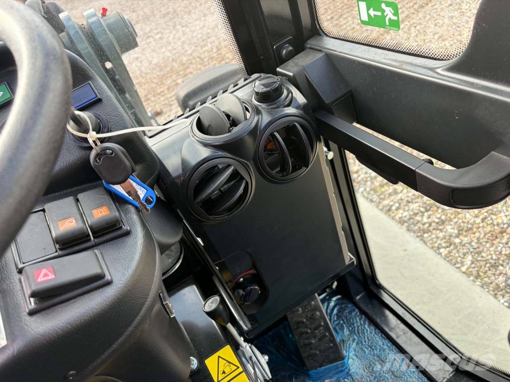 GiANT G 2300 HD Mini loaders