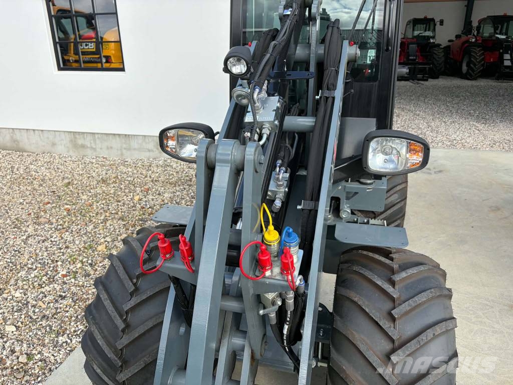 GiANT G 2300 HD Mini loaders