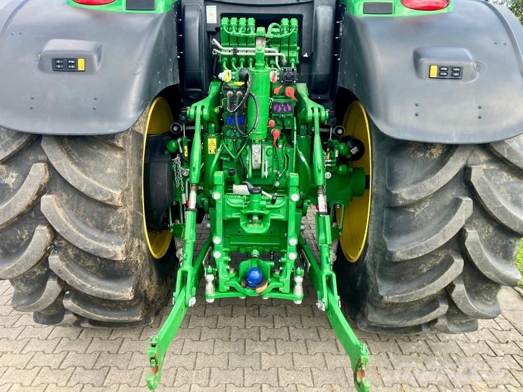 John Deere 6R 215 トラクター