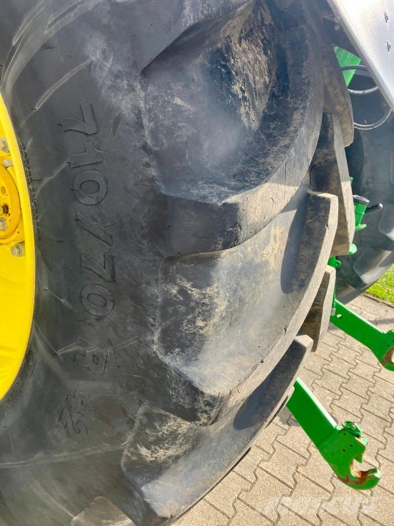 John Deere 6R 215 トラクター