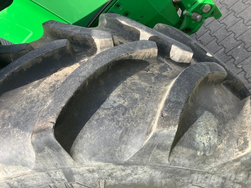 John Deere 6R 215 トラクター