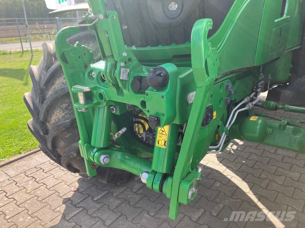 John Deere 6R 215 トラクター