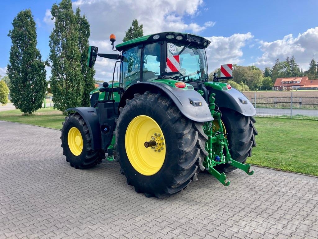 John Deere 6R 215 トラクター