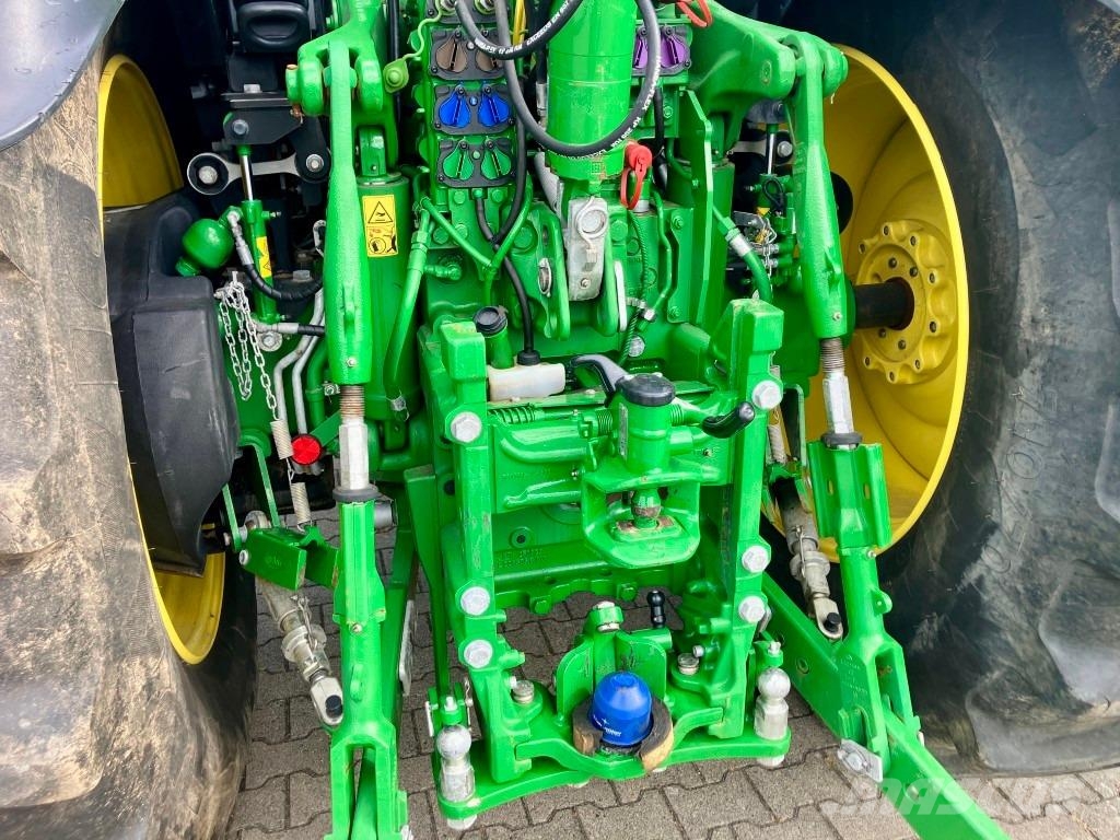 John Deere 6R 215 トラクター