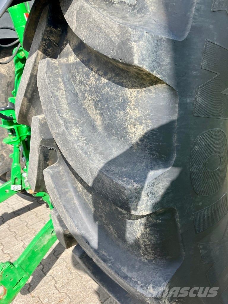John Deere 6R 215 トラクター