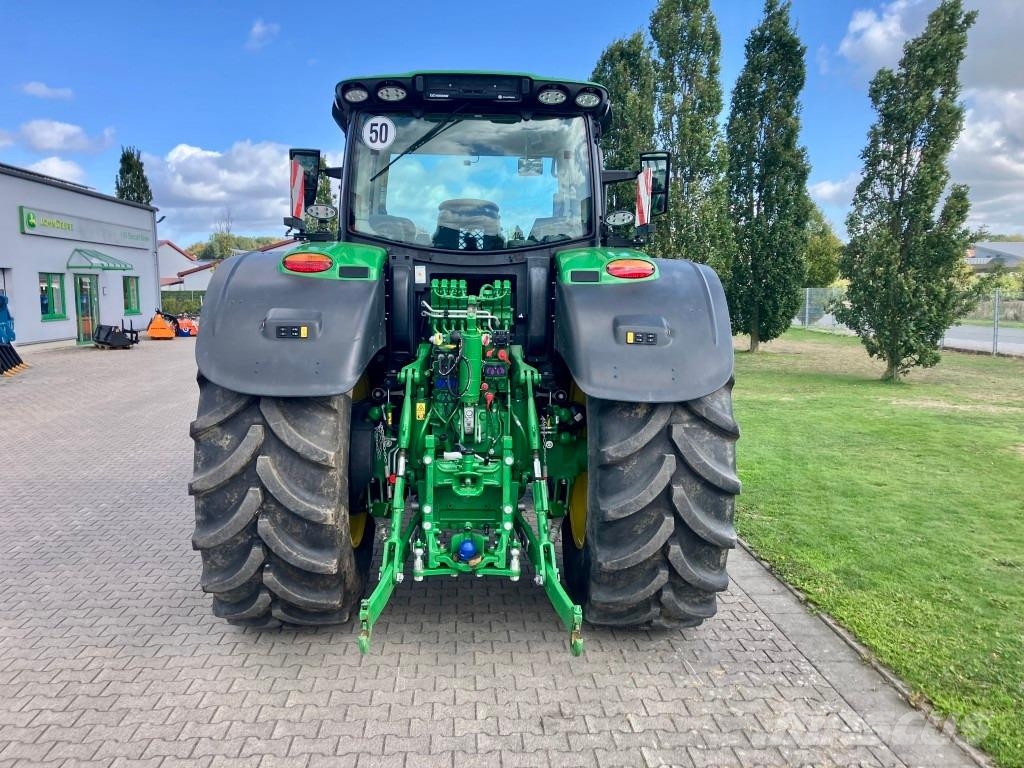 John Deere 6R 215 トラクター