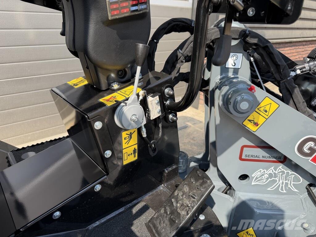 GiANT G1500L X-TRA minishovel NIEUW giekvering €625 LEAS لوادر بعجل