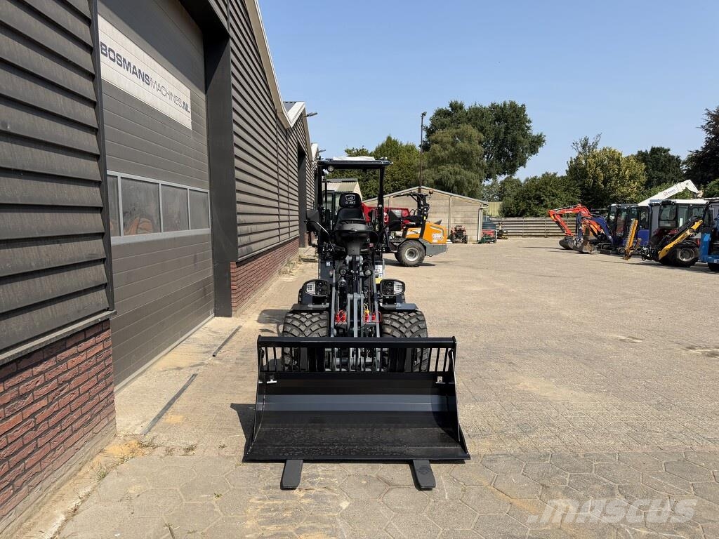 GiANT G1500L X-TRA minishovel NIEUW giekvering €625 LEAS لوادر بعجل