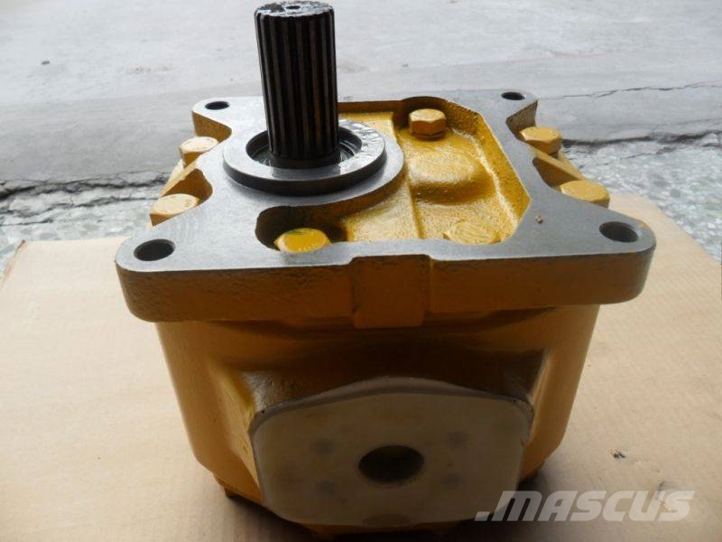 Komatsu D65A-8 transmission pump Transmissie
