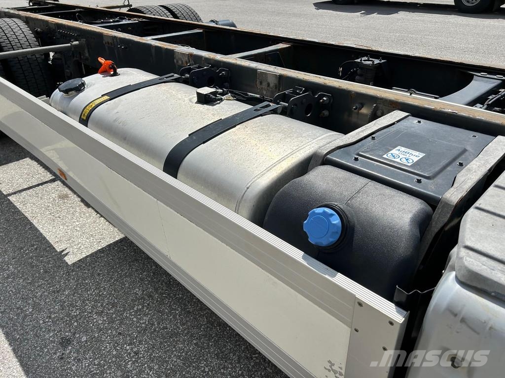Volvo FM330 4X2 EURO6 + VEB Camiones con chasís y cabina