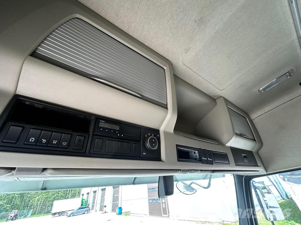 Volvo FM330 4X2 EURO6 + VEB Camiones con chasís y cabina