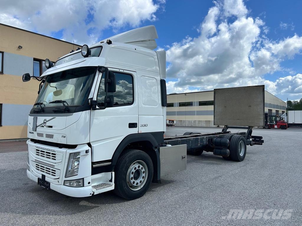Volvo FM330 4X2 EURO6 + VEB Camiones con chasís y cabina