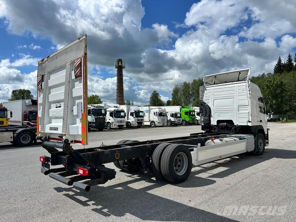 Volvo FM330 4X2 EURO6 + VEB Camiones con chasís y cabina