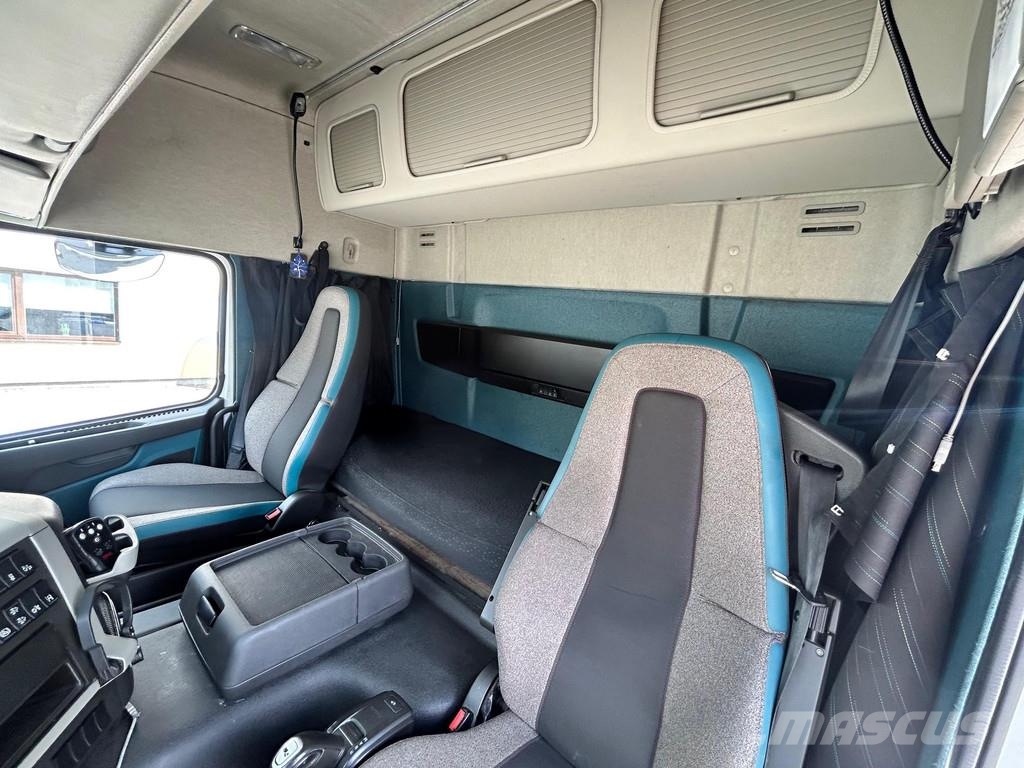 Volvo FM330 4X2 EURO6 + VEB Camiones con chasís y cabina