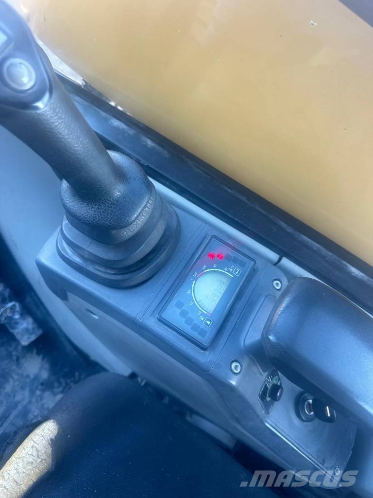 CAT Minikoparka CAT Caterpillar 302.7D CR 小型挖掘机