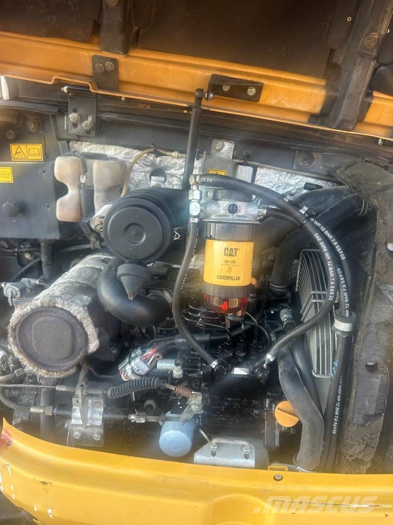 CAT Minikoparka CAT Caterpillar 302.7D CR 小型挖掘机