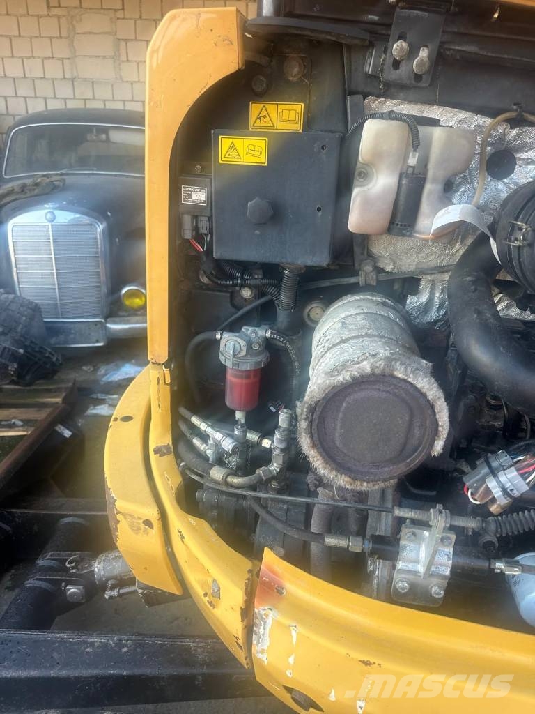 CAT Minikoparka CAT Caterpillar 302.7D CR 小型挖掘机