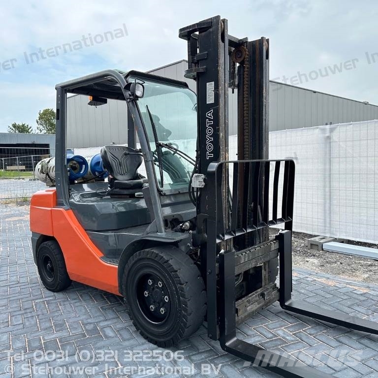 Toyota 02-8FGJF35 Περονοφόρα ανυψωτικά κλαρκ με φυσικό αέριο LPG