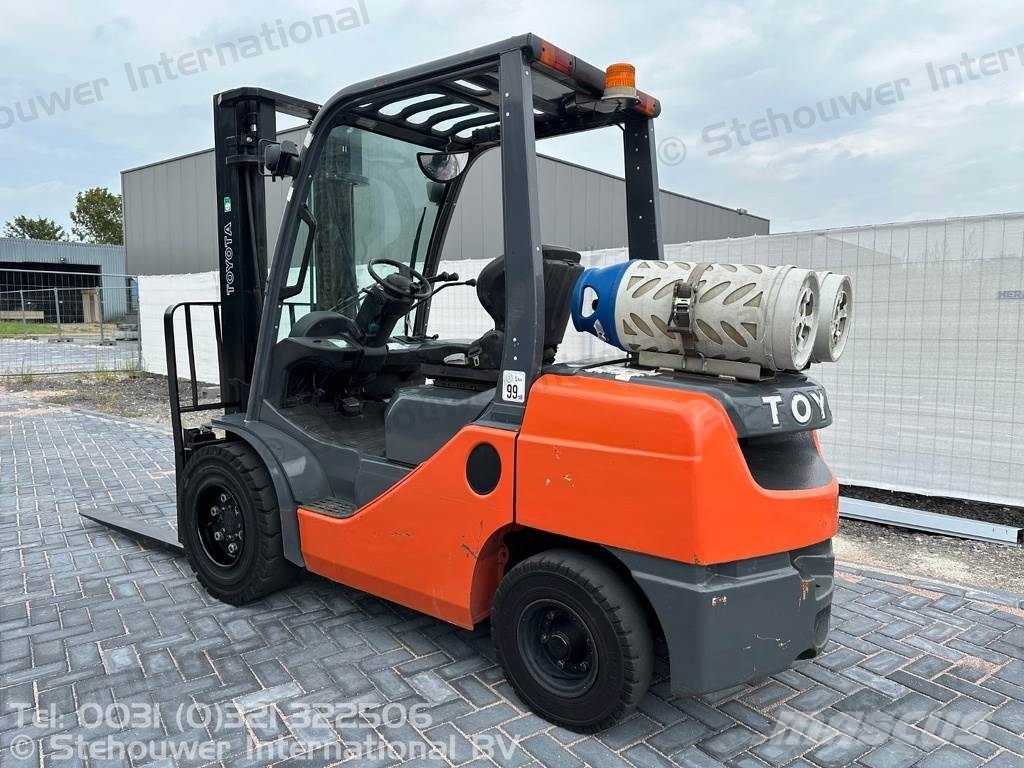 Toyota 02-8FGJF35 Περονοφόρα ανυψωτικά κλαρκ με φυσικό αέριο LPG