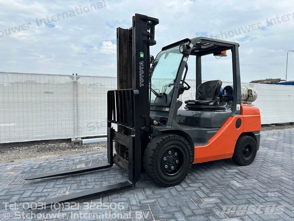 Toyota 02-8FGJF35 Περονοφόρα ανυψωτικά κλαρκ με φυσικό αέριο LPG