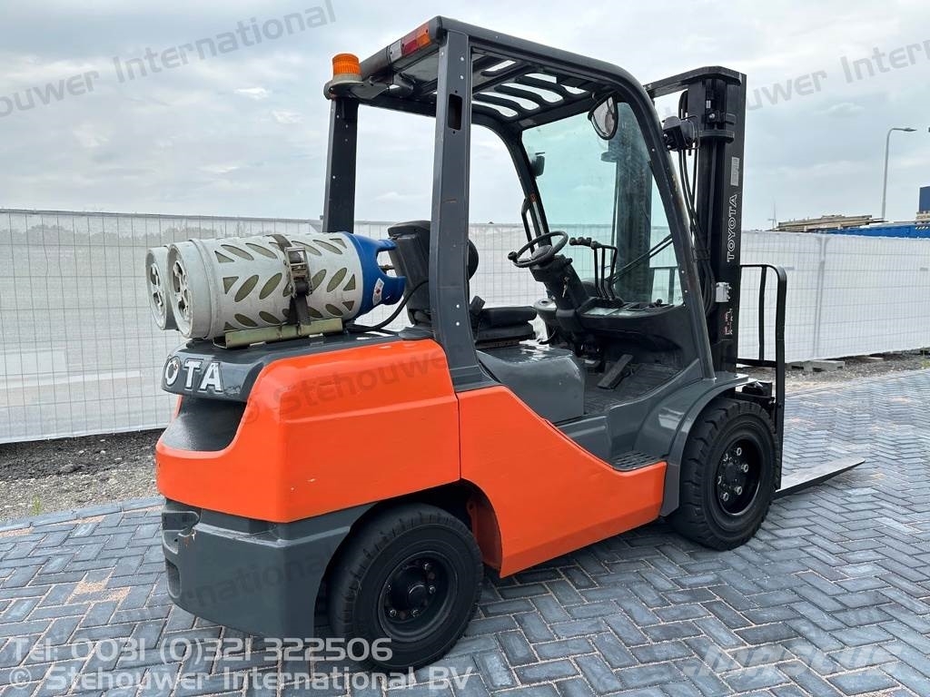 Toyota 02-8FGJF35 Περονοφόρα ανυψωτικά κλαρκ με φυσικό αέριο LPG