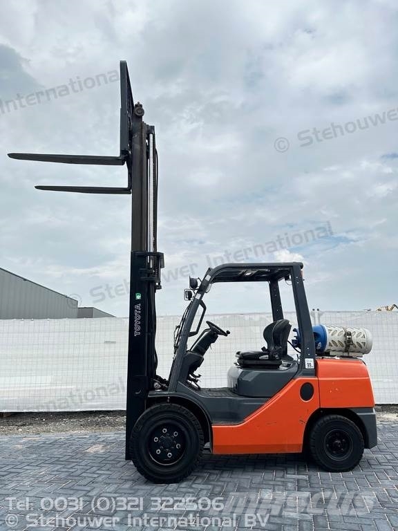 Toyota 02-8FGJF35 Περονοφόρα ανυψωτικά κλαρκ με φυσικό αέριο LPG
