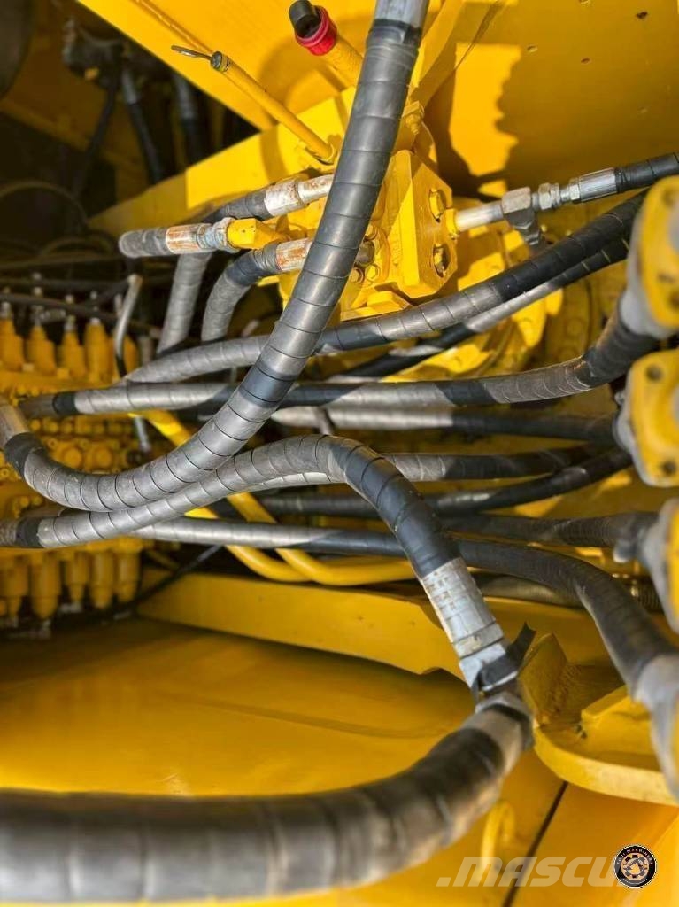 Komatsu PC 200-7 中型挖掘机