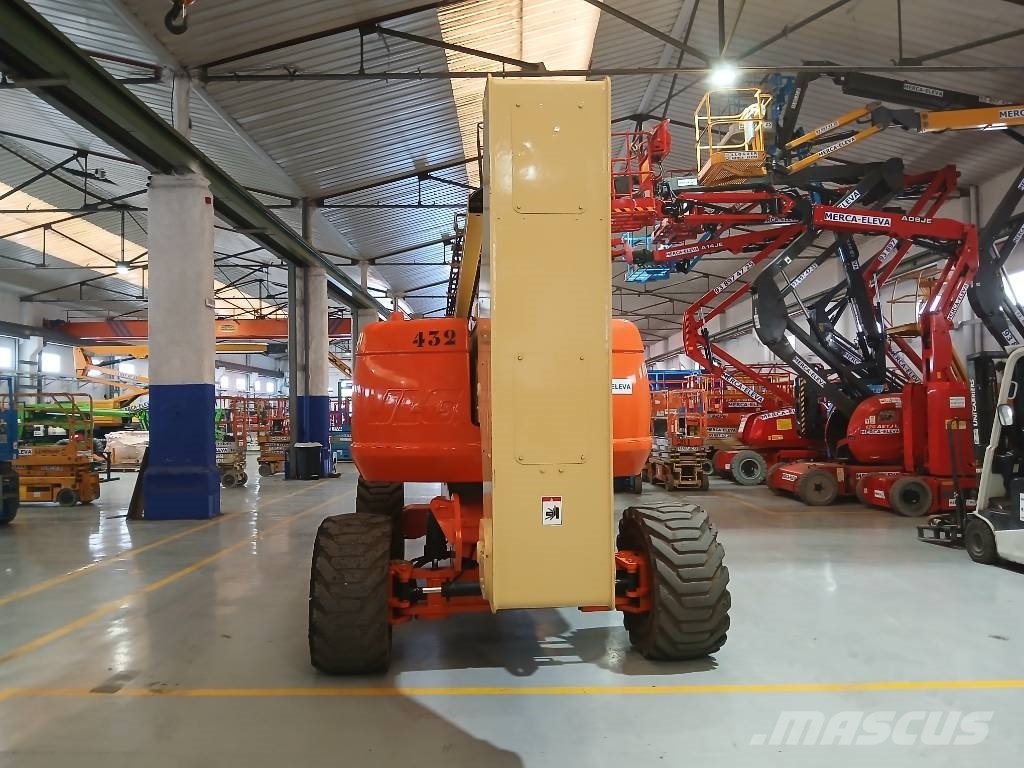 JLG 800 AJ 曲臂高空工作平台